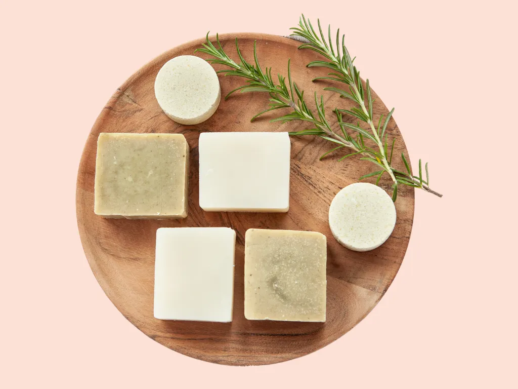 ŌMAKA Hair & Body sjampoesett Bio Rosmarin fast