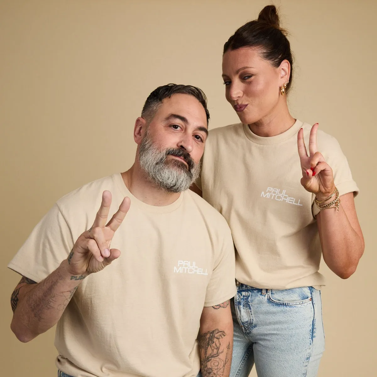 Paul Mitchell Logo T-skjorte sand crewneck bomull